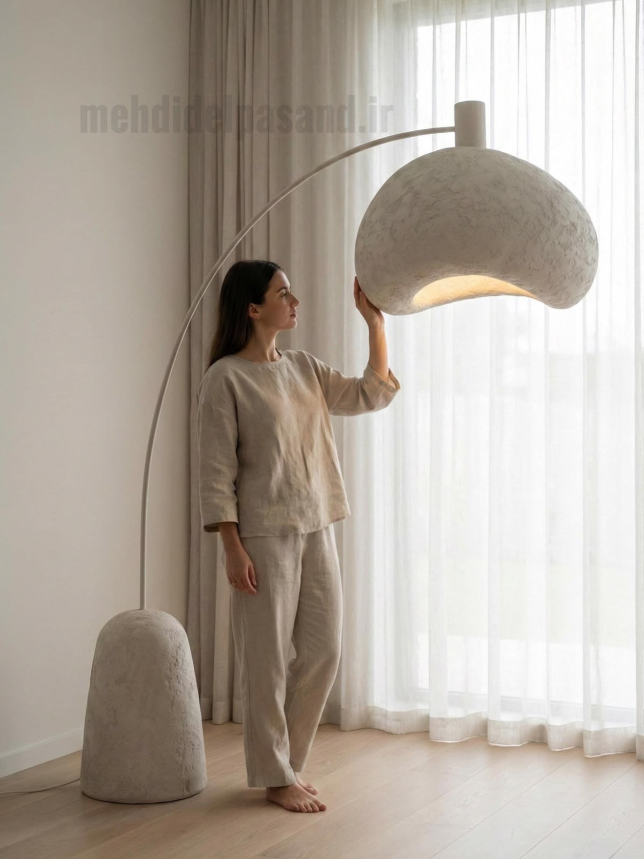 آباژور ایستاده و کنار سالنی floating leaf ، ٢ متری